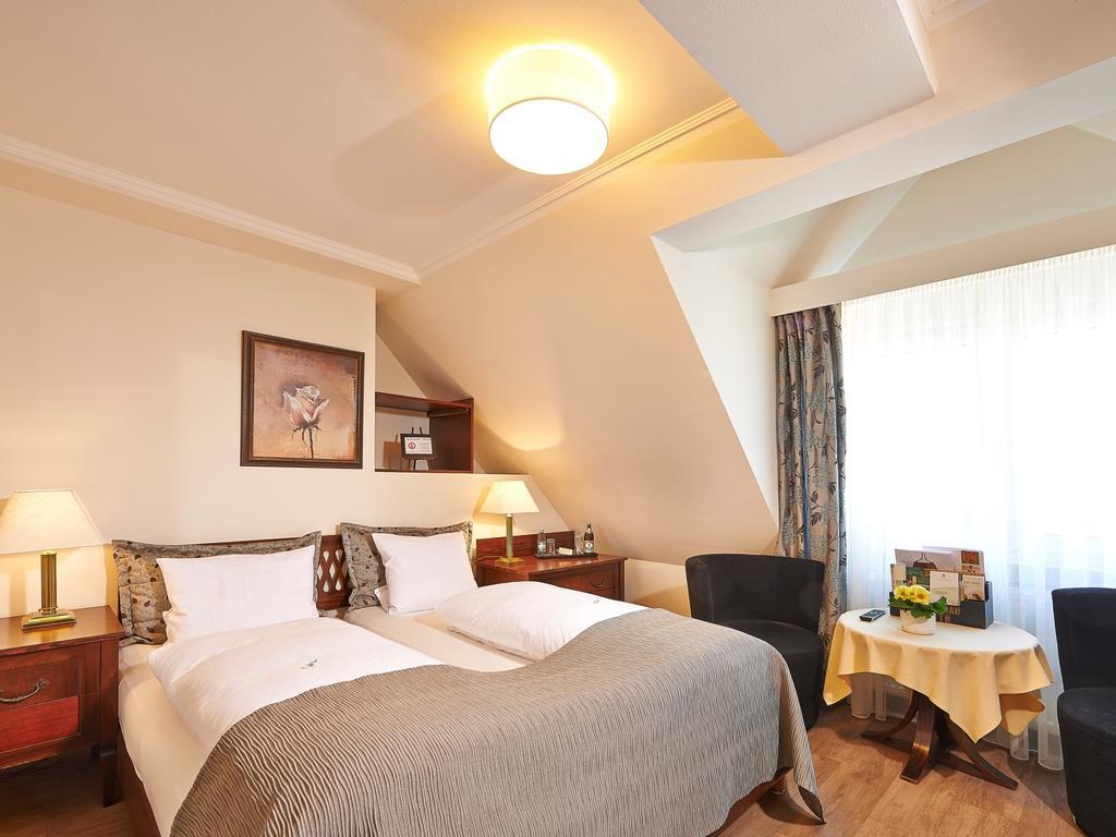 Brauereigasthof Zum Loewenbraeu Adelsdorf Room photo
