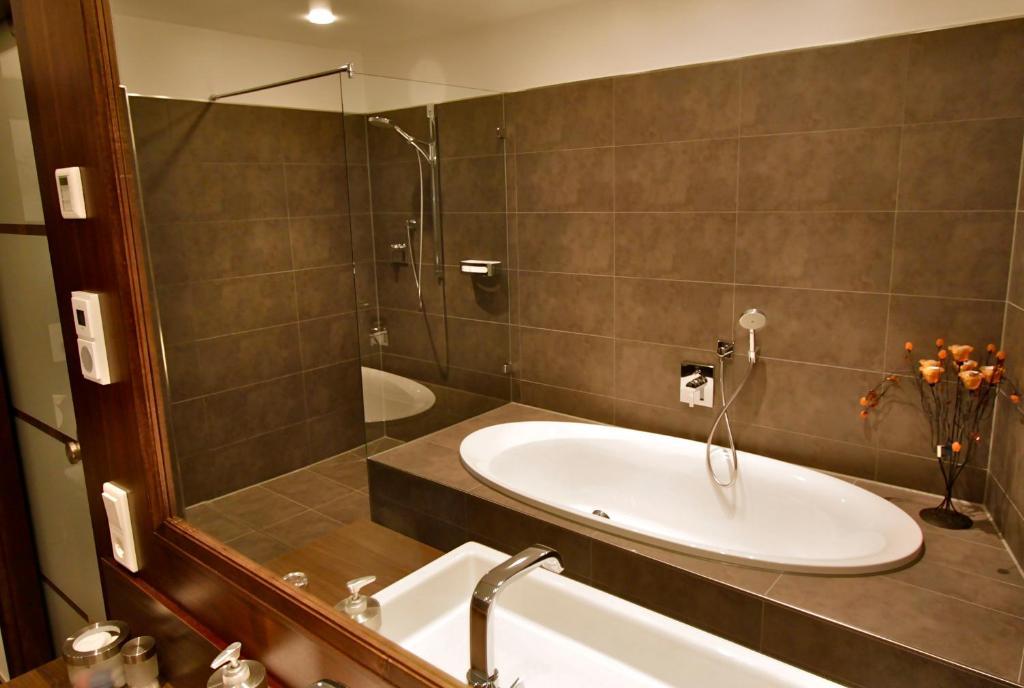 Brauereigasthof Zum Loewenbraeu Adelsdorf Room photo