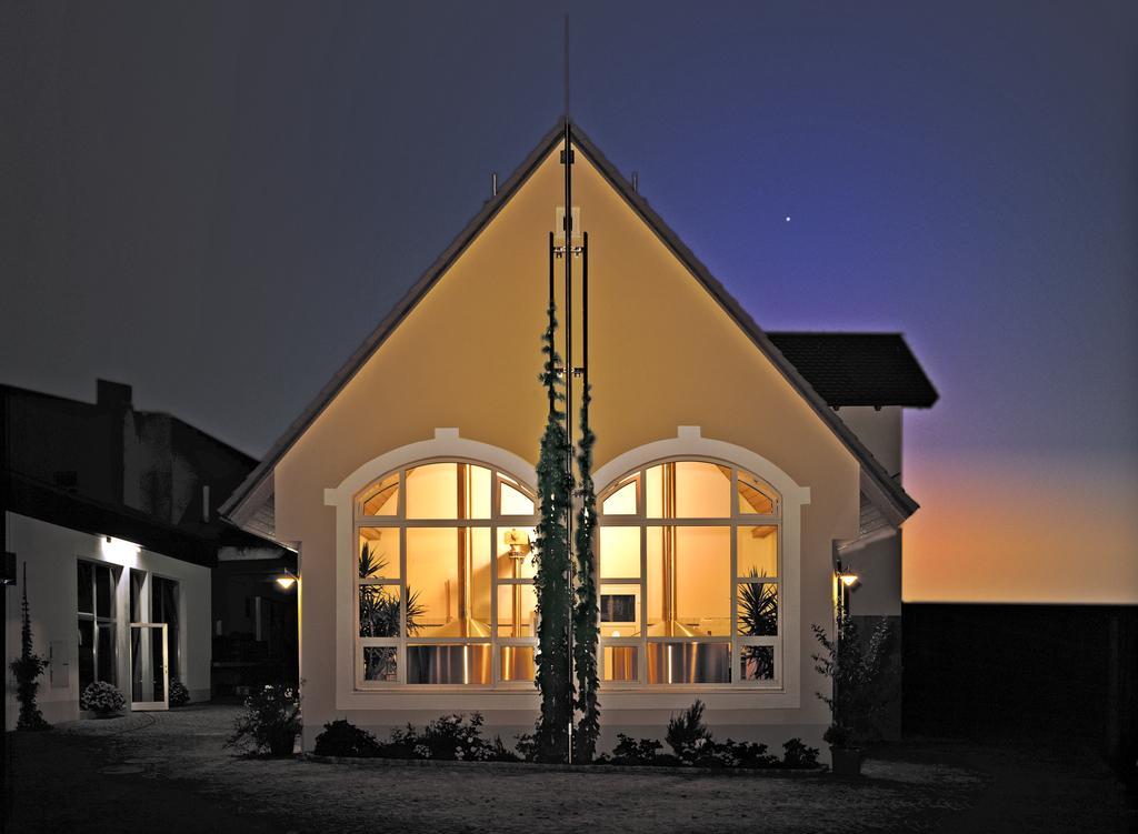 Brauereigasthof Zum Loewenbraeu Adelsdorf Exterior photo
